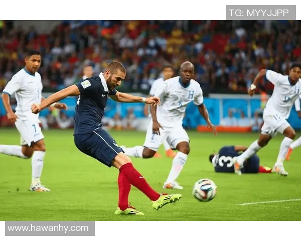 足球明星携手同框展现激情瞬间的精彩合影分享